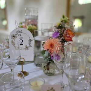 porte-menus dorés boucles