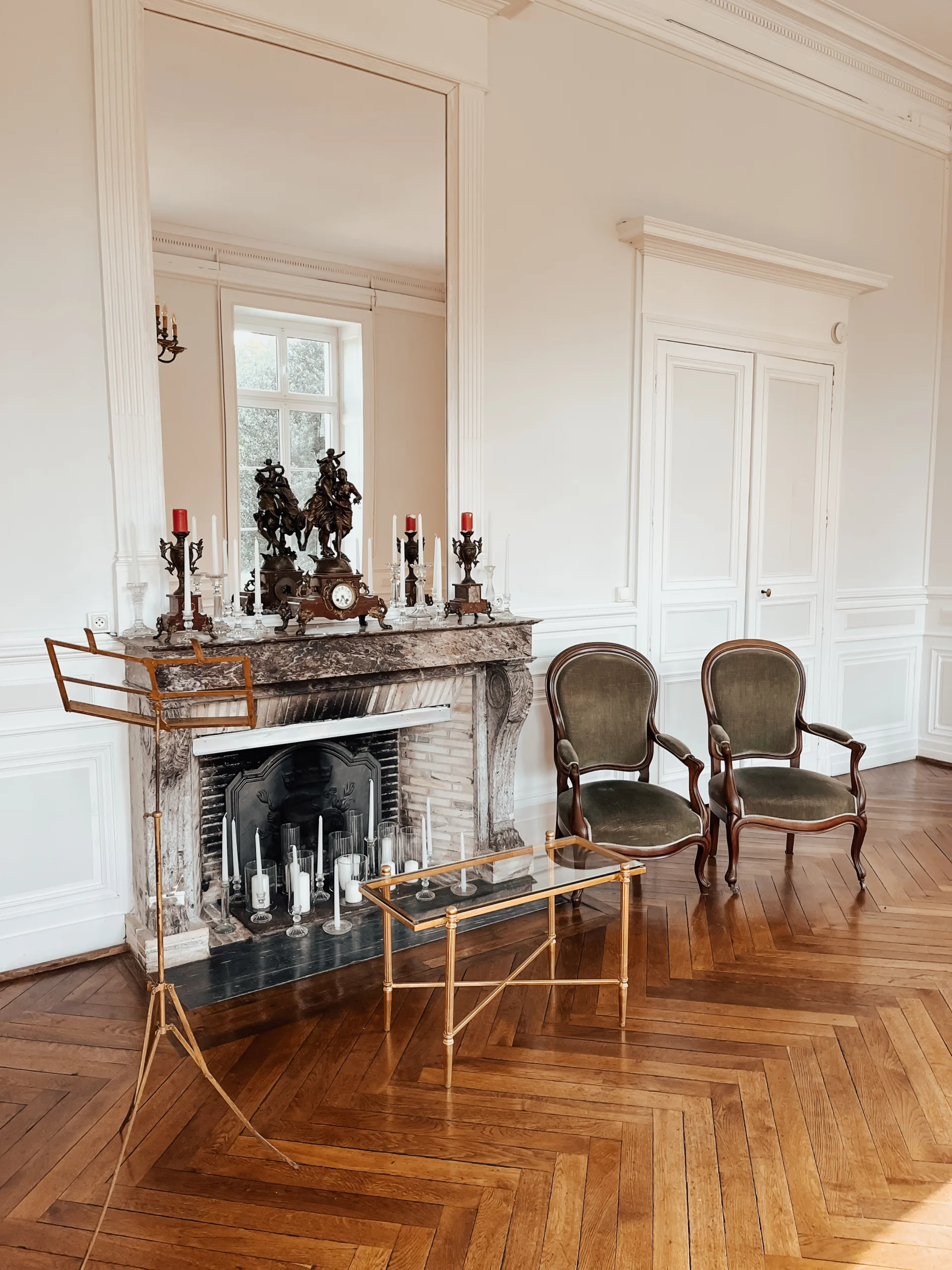 Table basse dorée – Image 4